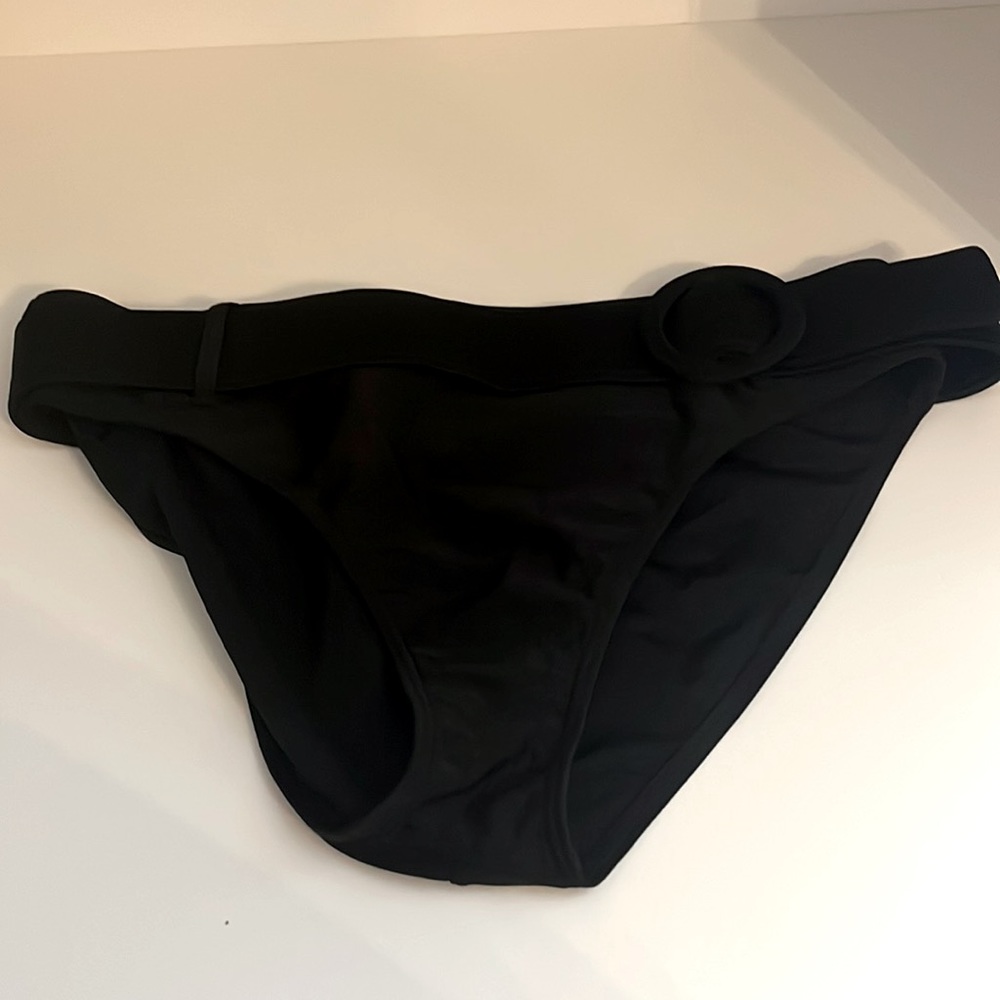 5/$20 🛍 Black bikini bottom with belt